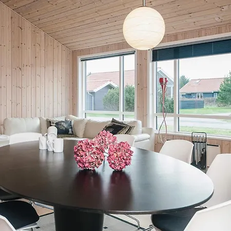 4 Star In Ulfborg * Fjand Garde