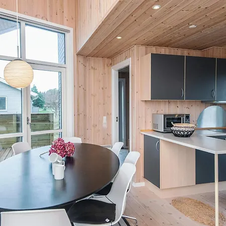 4 Star In Ulfborg *